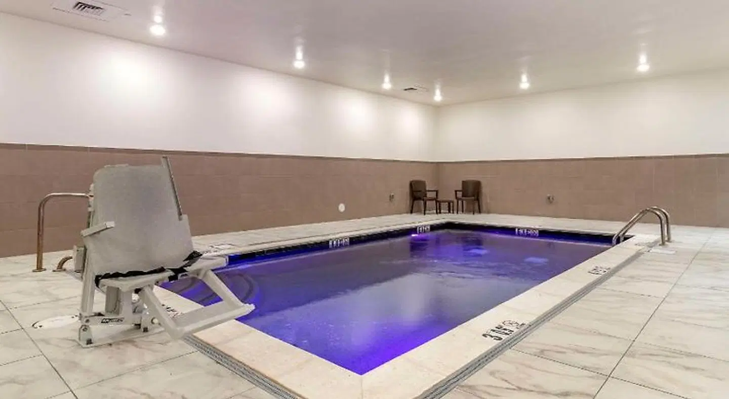 Comfort Inn & Suites Downtown near University Hallenbad