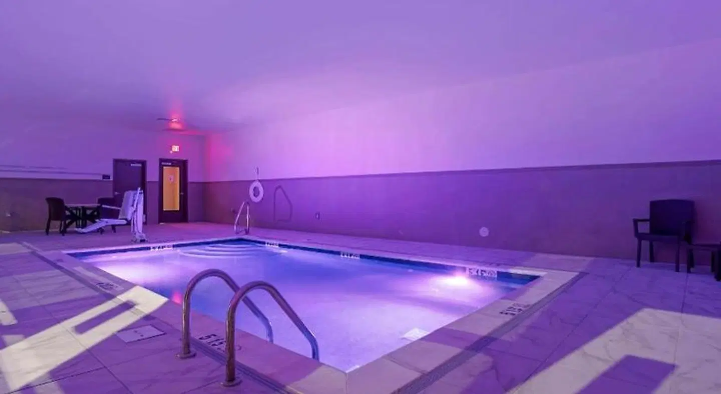 Comfort Inn & Suites Downtown near University Hallenbad