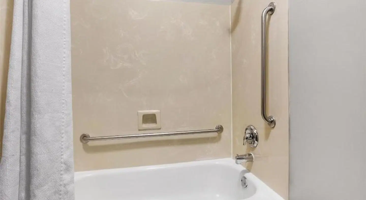 Fairfield Inn by Marriott Louisville South Badezimmer
