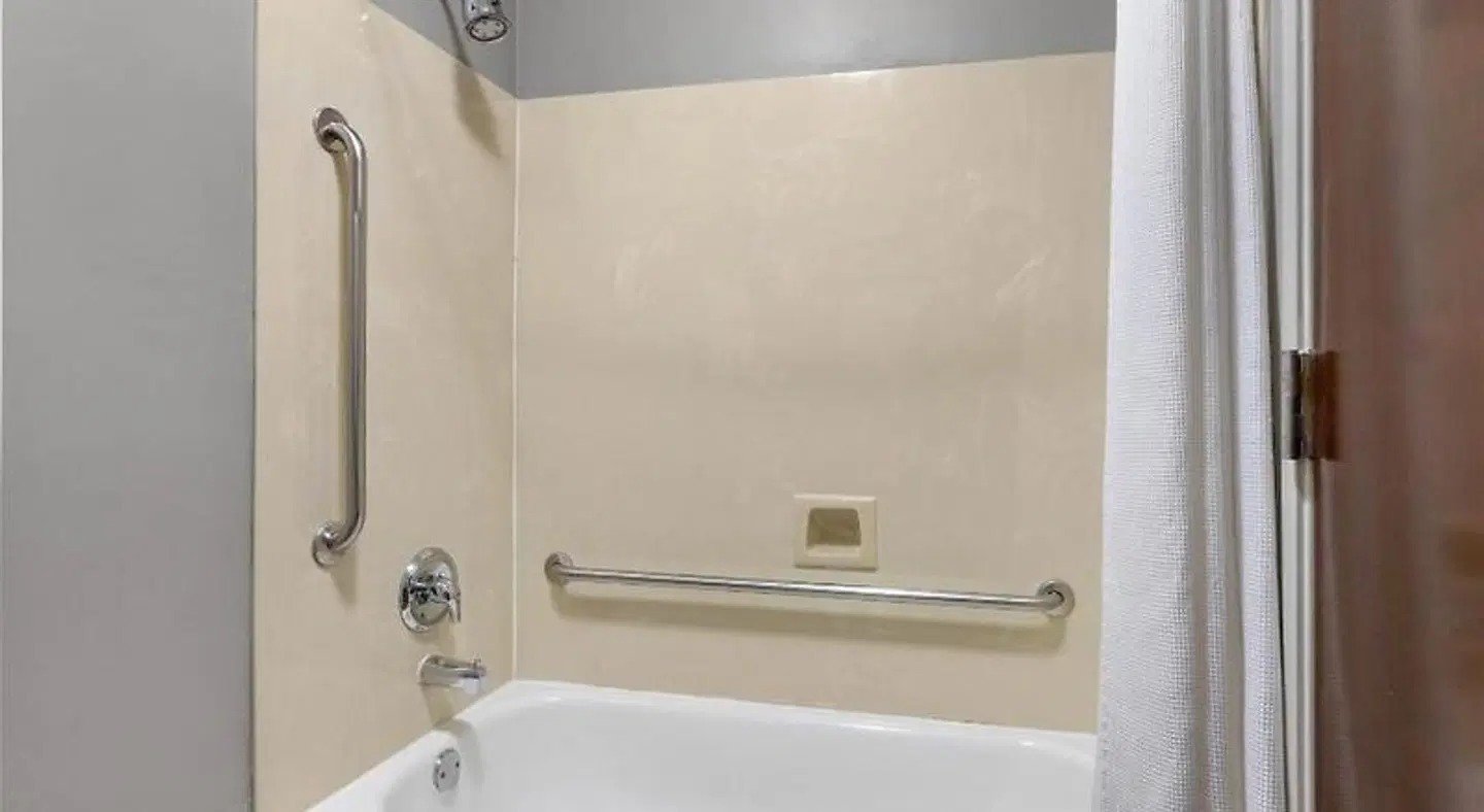 Fairfield Inn by Marriott Louisville South Badezimmer