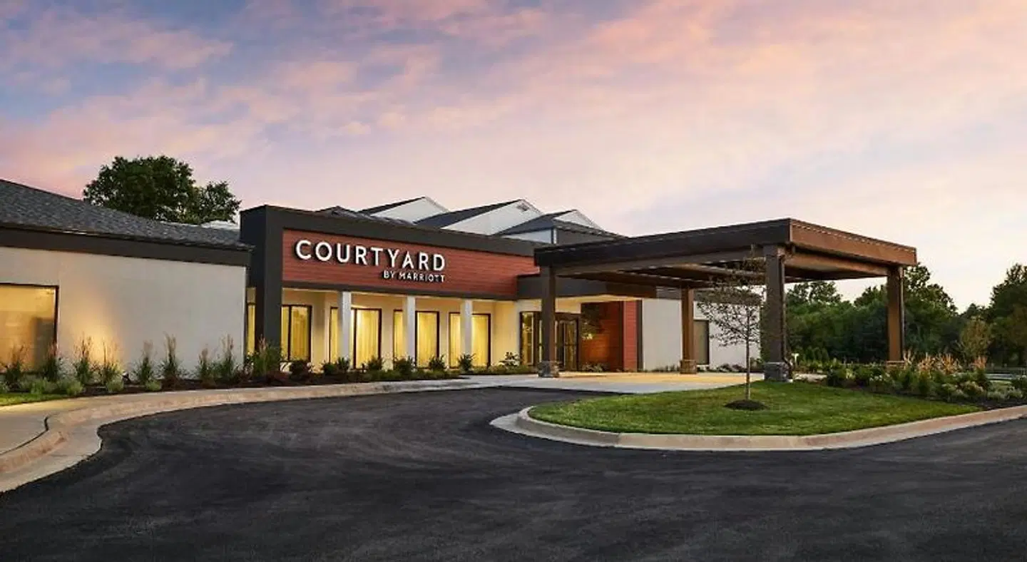 Courtyard b.M. Overland Park/Metcalf, South of College Blvd EXTERIOR