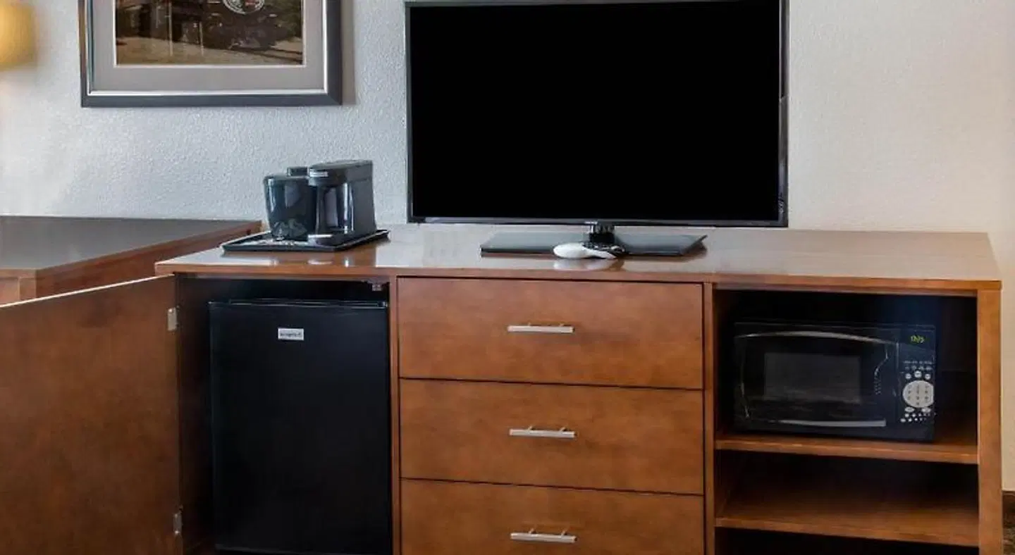 La Quinta Inn & Suites by Wyndham Oakland - Hayward ROOM_EXAMPLE