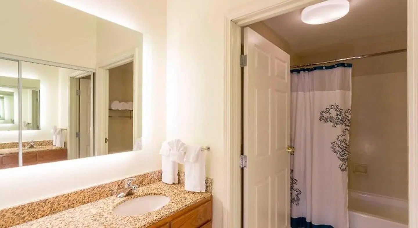 Residence Inn by Marriott Louisville Northeast Badezimmer