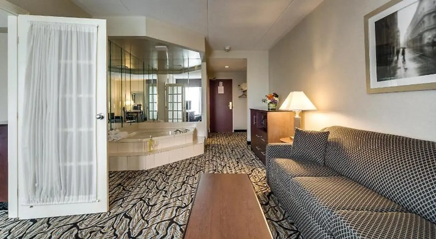 Monte Carlo Inn Oakville Road East LOUNGE_LOBBY