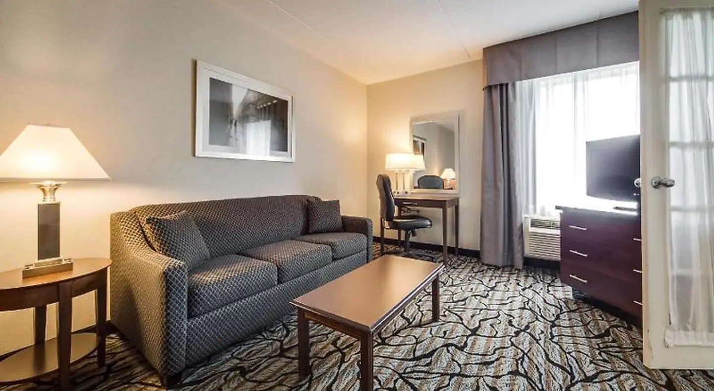 Monte Carlo Inn Oakville Road East ROOM_EXAMPLE