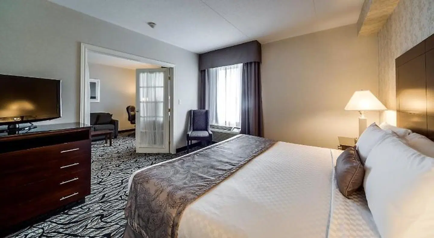 Monte Carlo Inn Oakville Road East ROOM_EXAMPLE