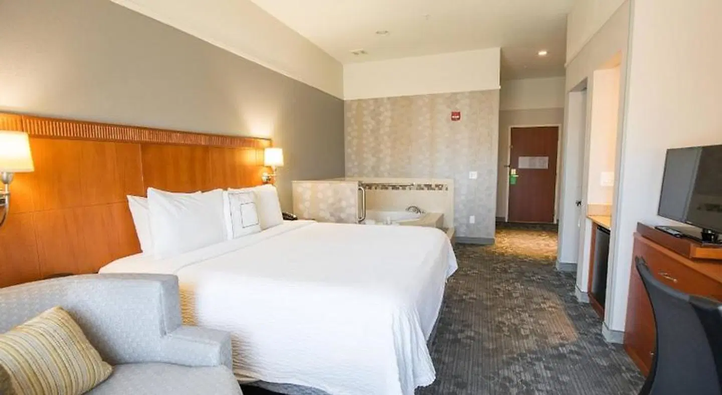 Courtyard by Marriott Merced ROOM_EXAMPLE