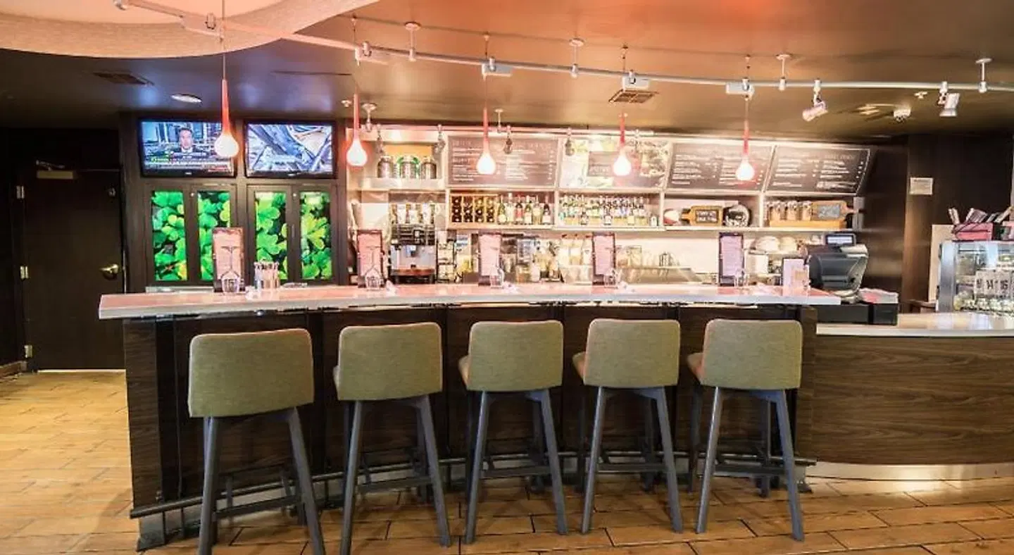 Courtyard by Marriott Merced Bar