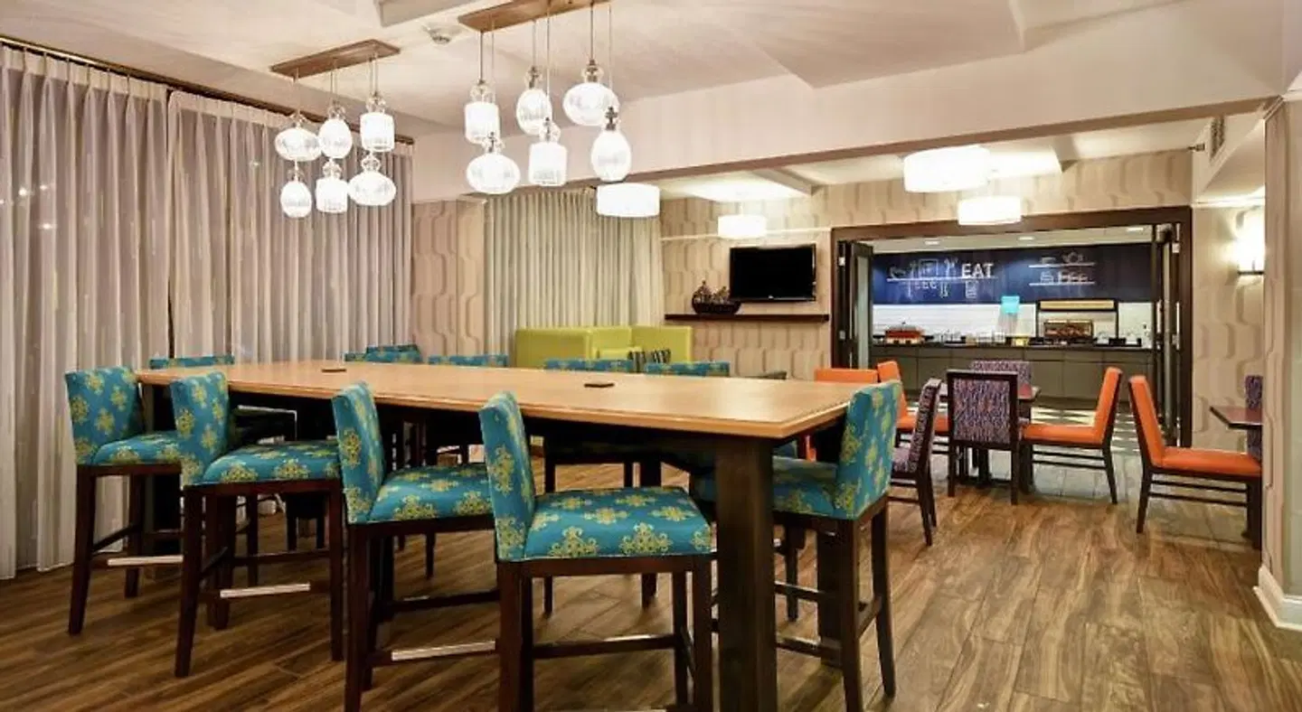 Hampton Inn Lexington I-75 Bar