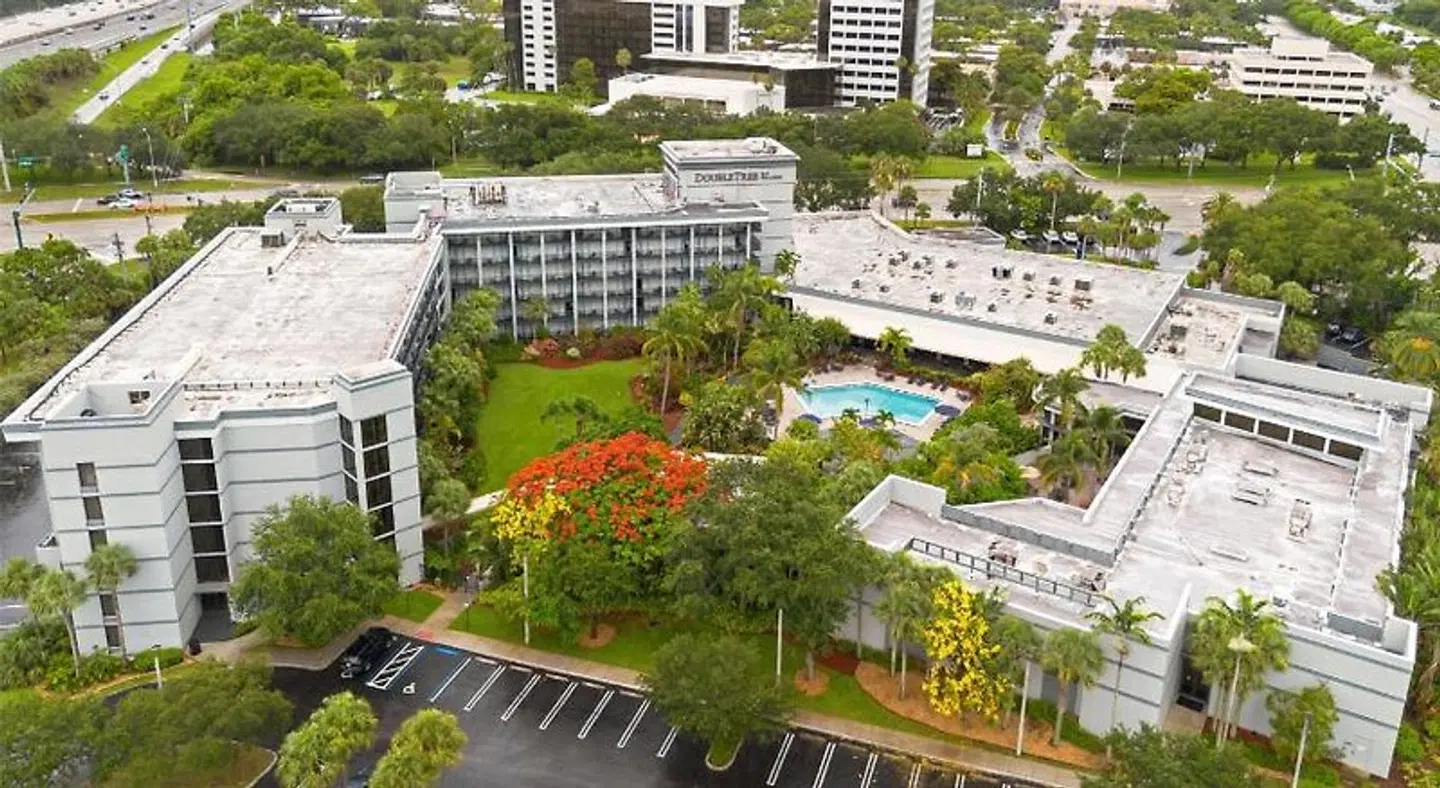 DoubleTree by Hilton Hotel and Executive Meeting Center Palm Beach Gard. EXTERIOR
