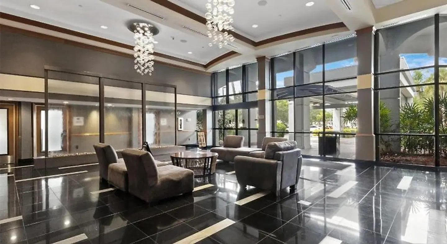 DoubleTree by Hilton Hotel and Executive Meeting Center Palm Beach Gard. LOUNGE_LOBBY