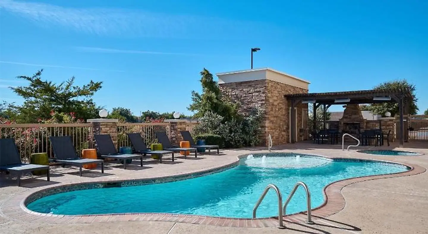 Hampton Inn Vernon OUTDOOR_POOL