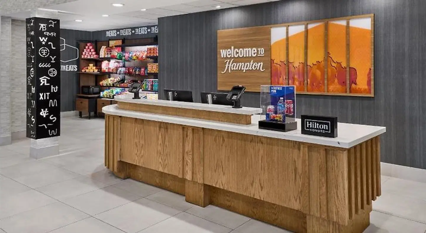 Hampton Inn Vernon Bar