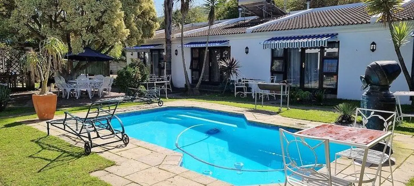 B My Guest OUTDOOR_POOL