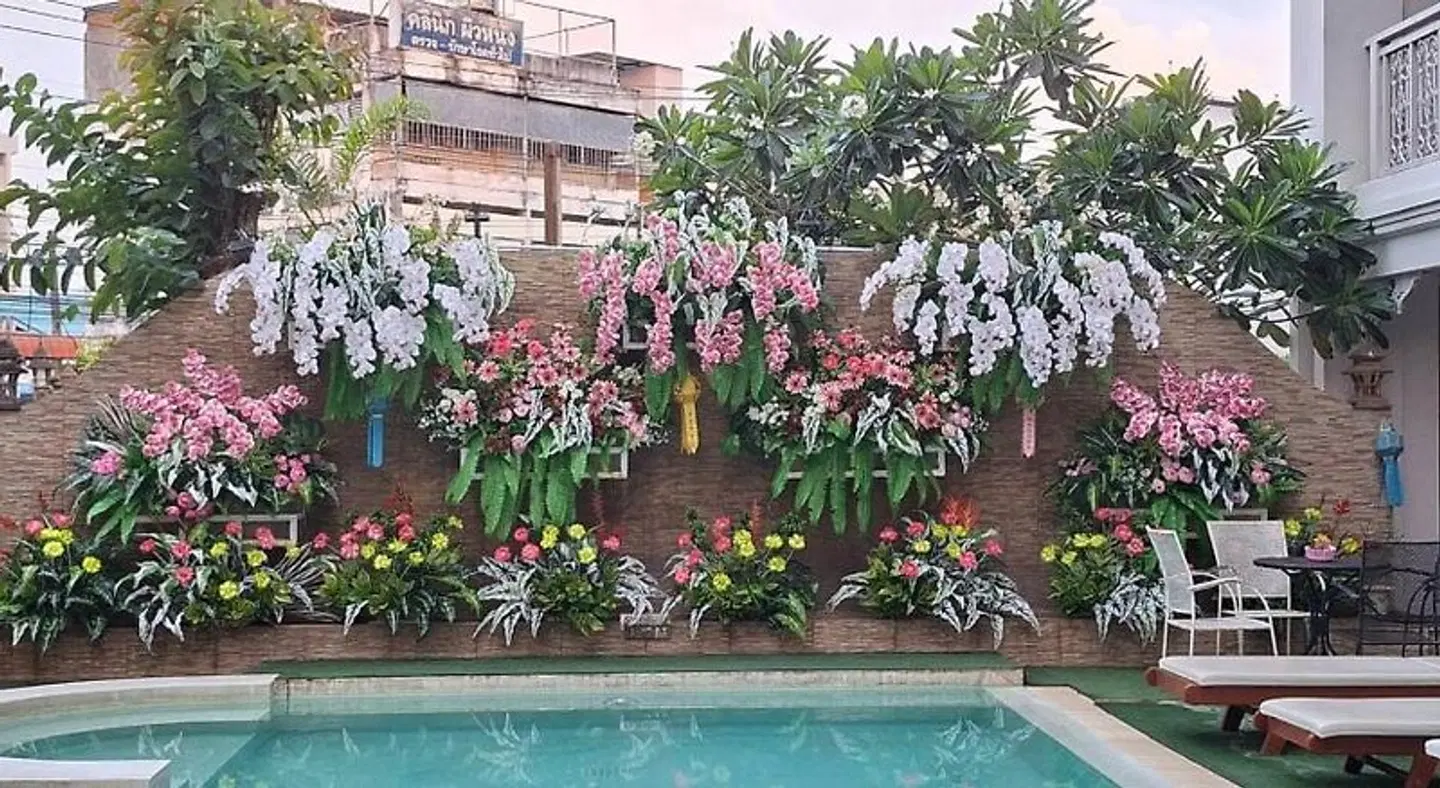 White Boutique Hotel and Spa OUTDOOR_POOL