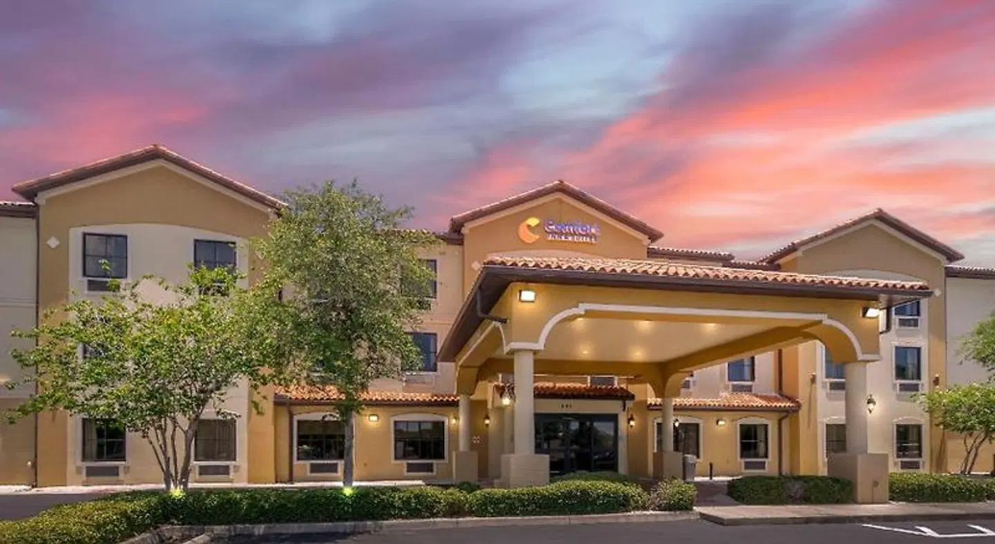 Comfort Inn & Suites Northeast - Gateway EXTERIOR