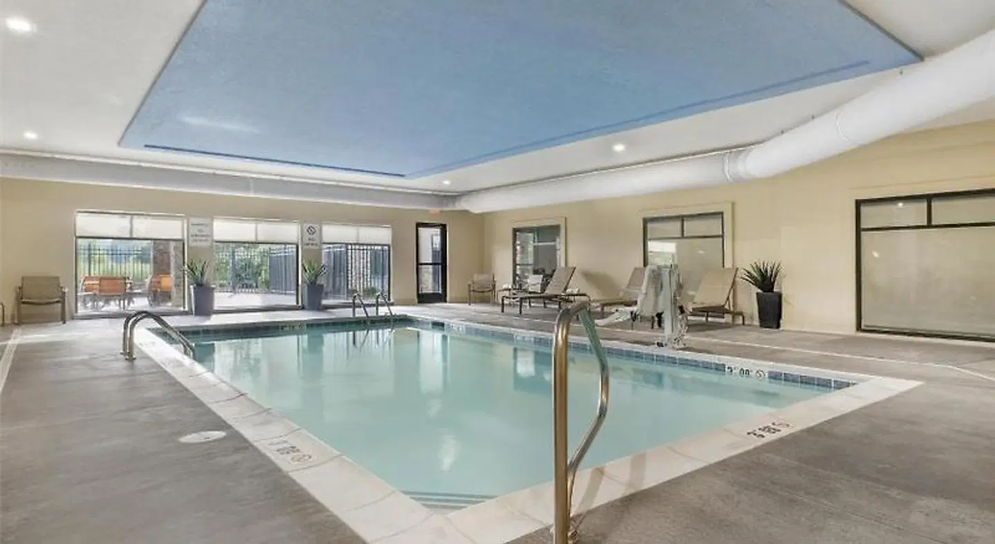 Best Western Plus Elizabethtown Inn & Suites Hallenbad