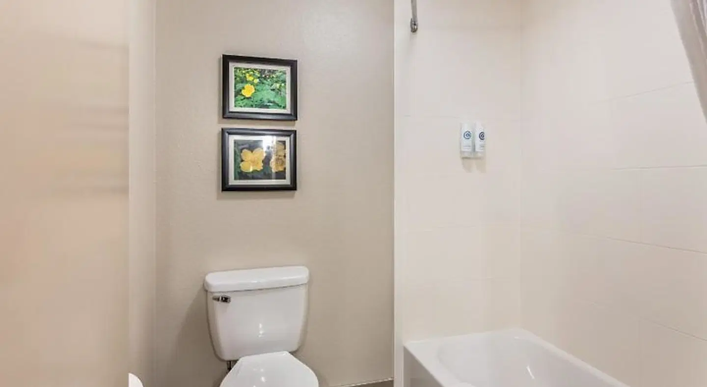 Comfort Inn & Suites Badezimmer