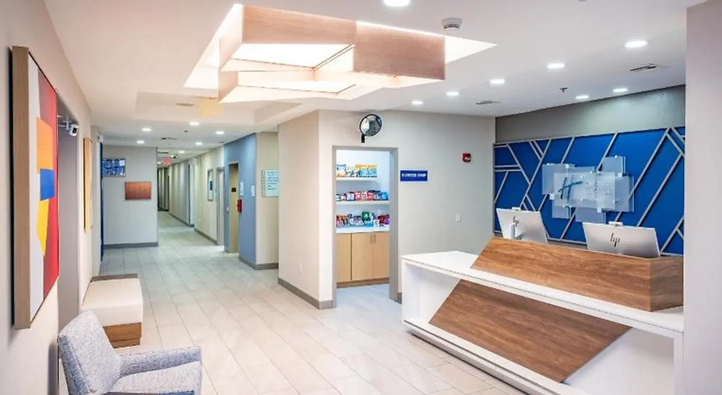 Holiday Inn Express & Suites Wichita Airport by IHG LOUNGE_LOBBY