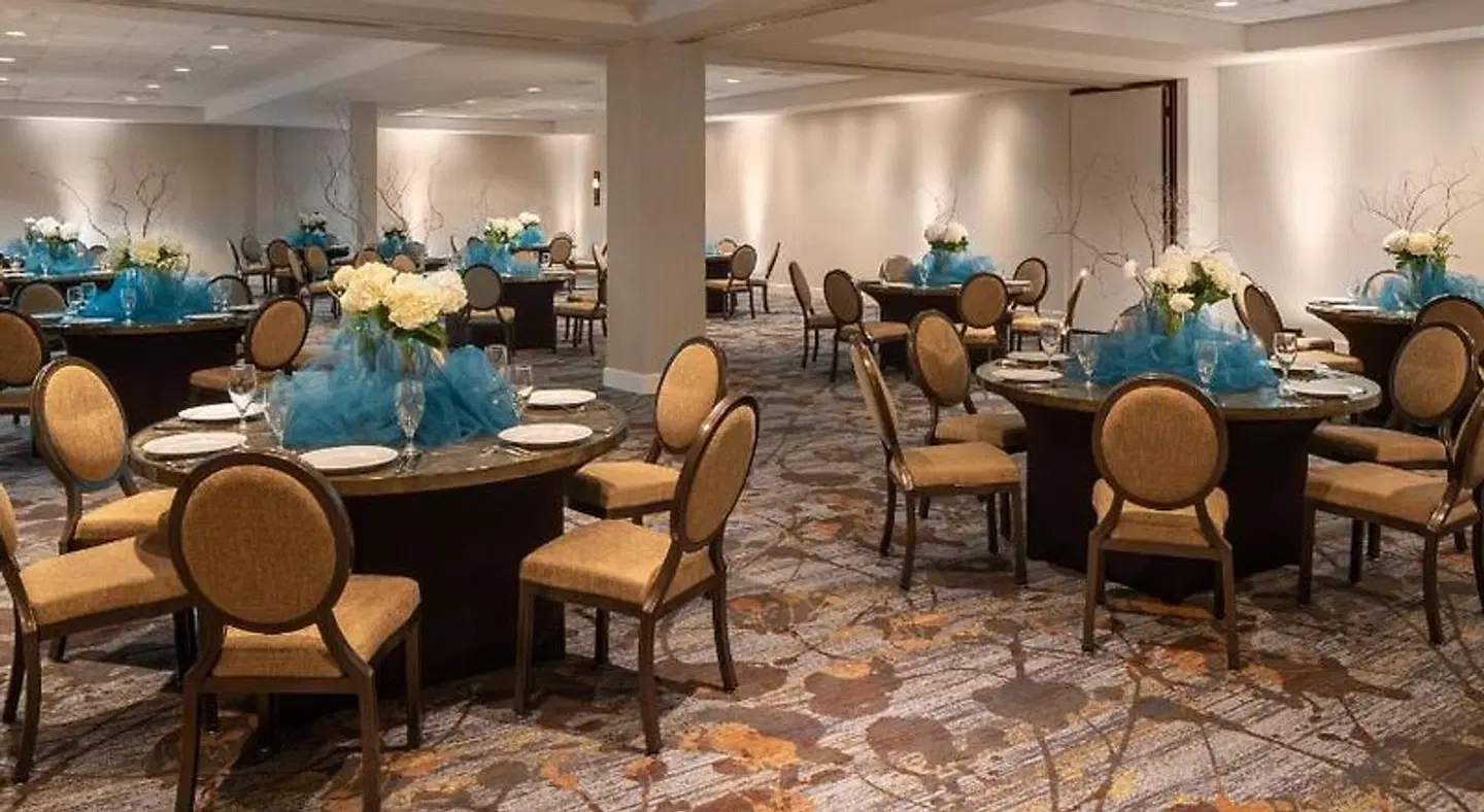 Sheraton Dallas Hotel by the Galleria Bar