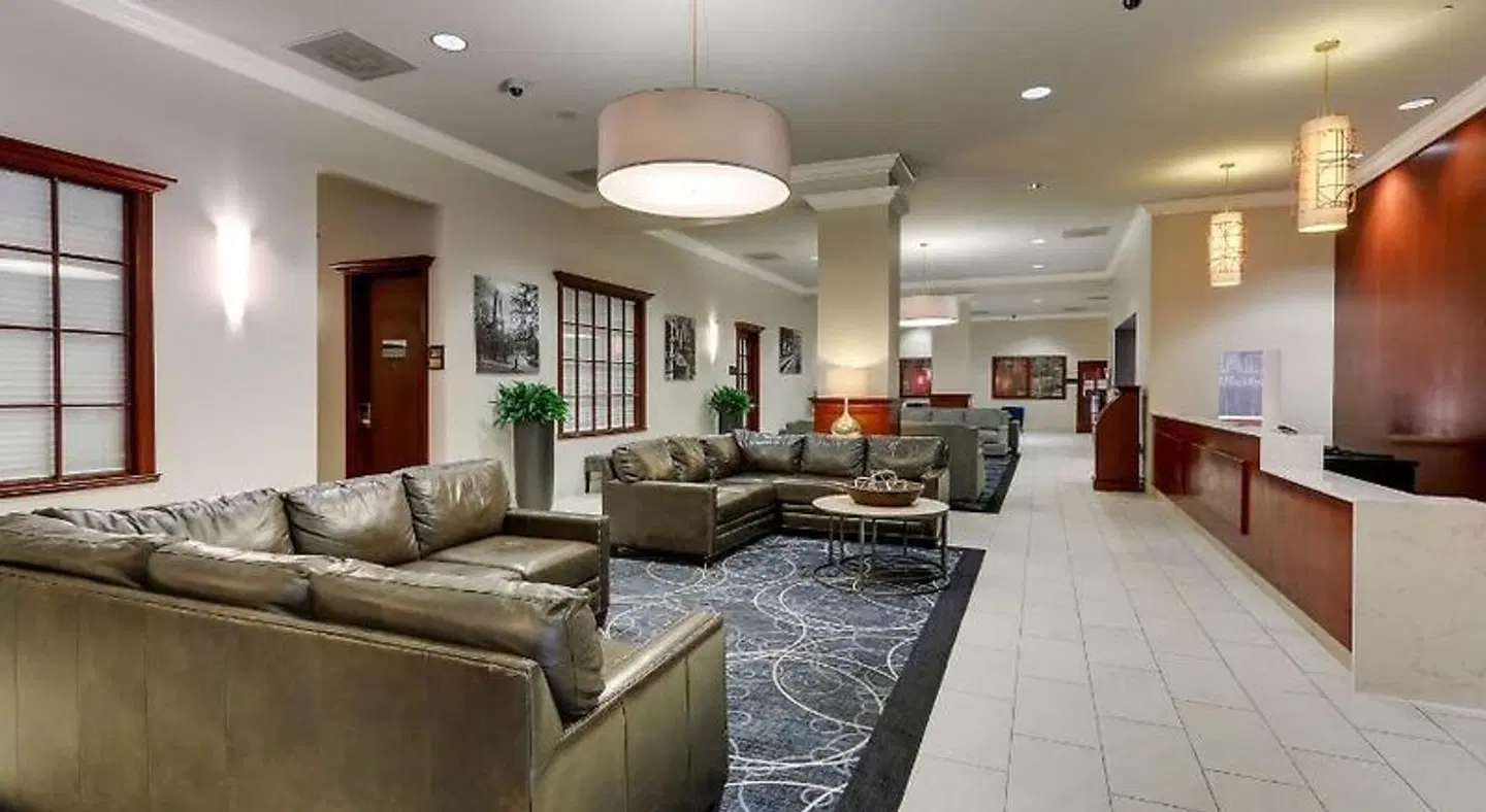DoubleTree by Hilton St. Louis Forest Park LOUNGE_LOBBY