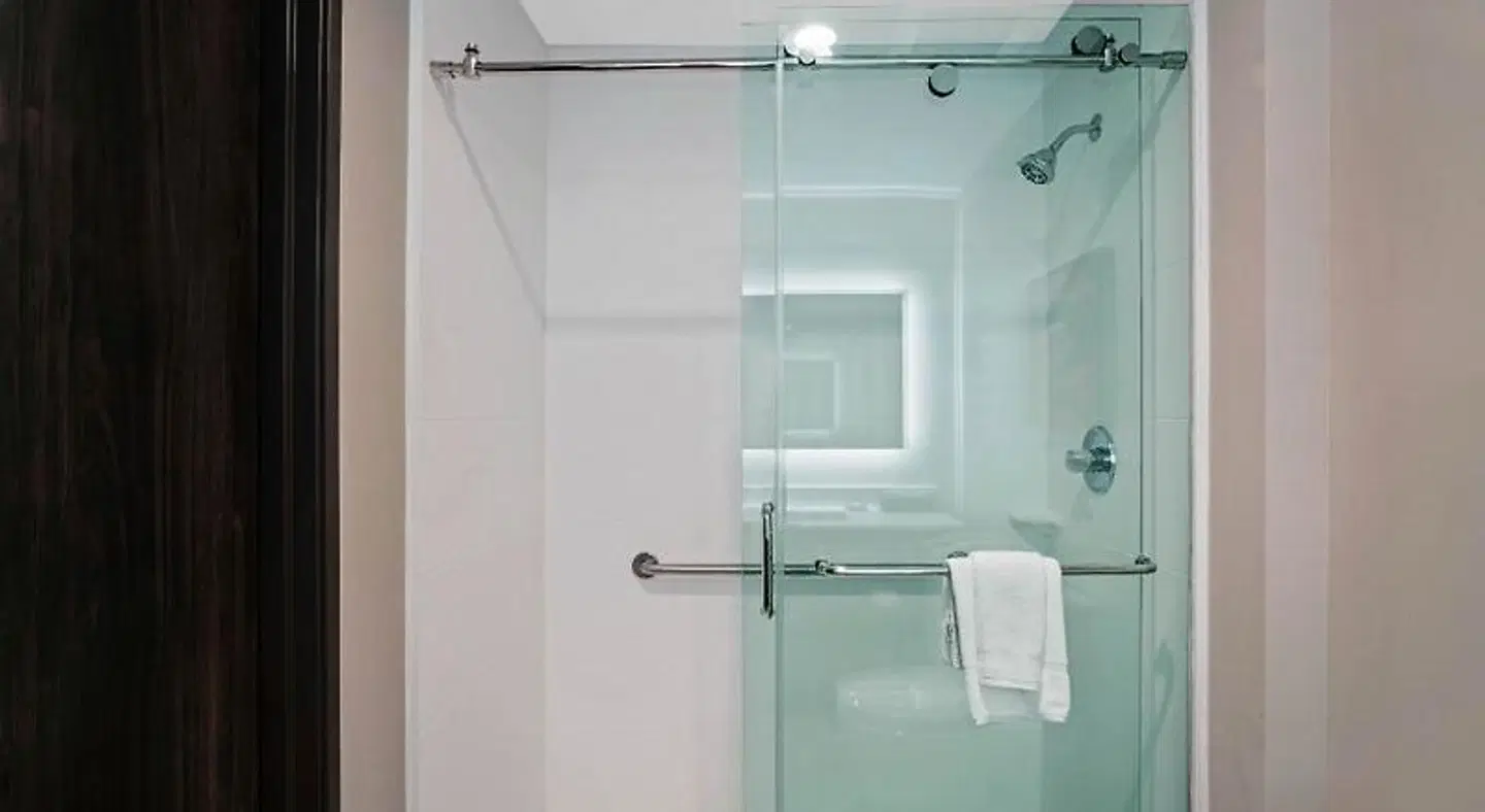 La Quinta Inn & Suites Tuscaloosa McFarland Badezimmer
