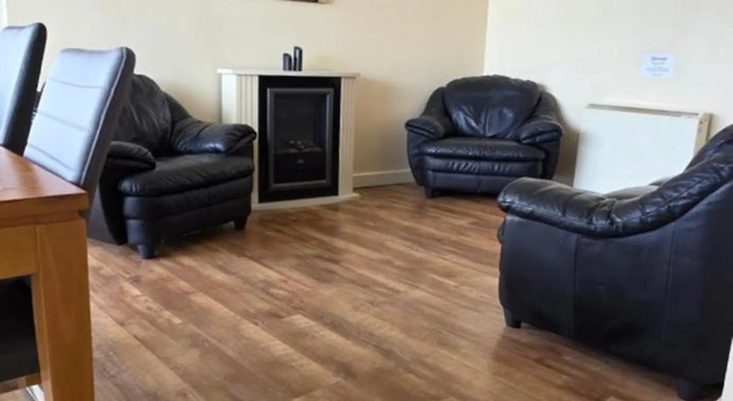 The Courtyard Apartments ROOM_EXAMPLE
