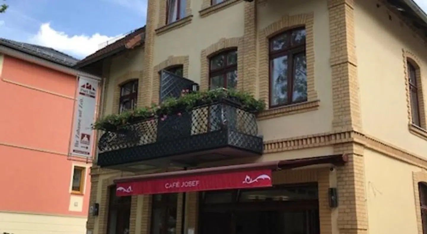 Port Inn EXTERIOR