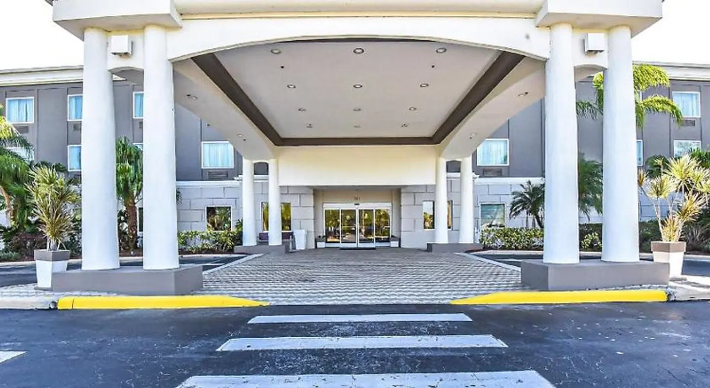 Holiday Inn Express & Suites Cocoa by IHG EXTERIOR