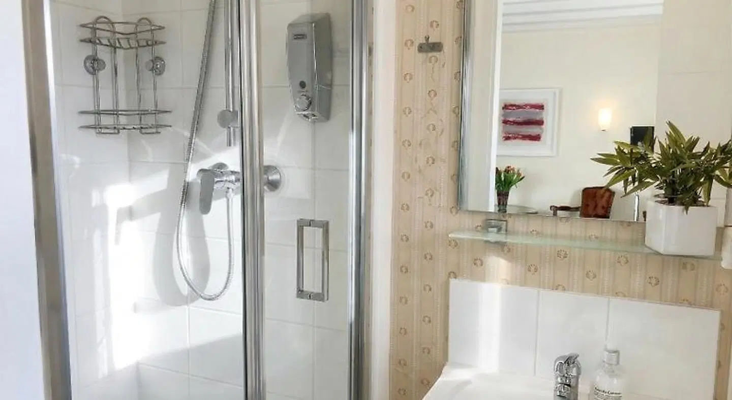 Rhein River Guesthouse Badezimmer
