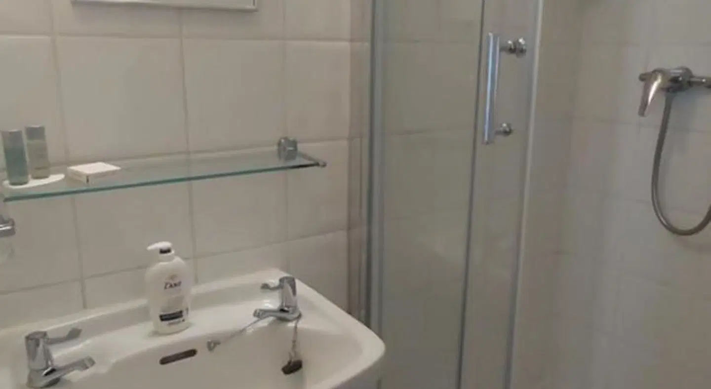 Cranborne Guest Accommodation Badezimmer
