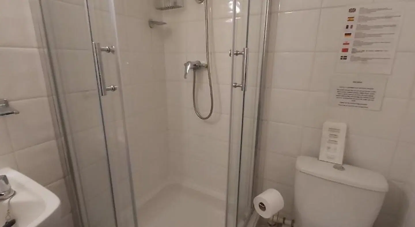Cranborne Guest Accommodation Badezimmer