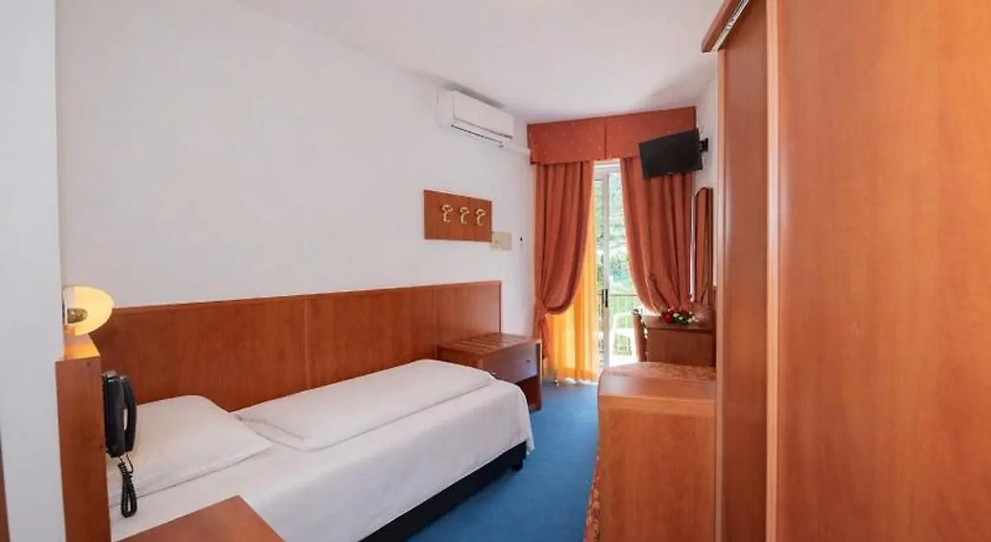 Garden ROOM_EXAMPLE