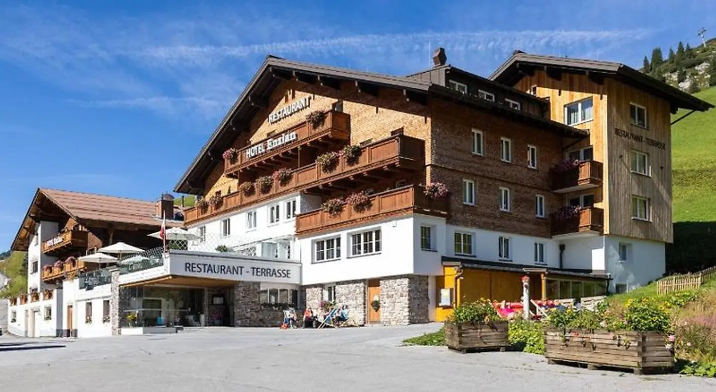 Hotel Enzian EXTERIOR