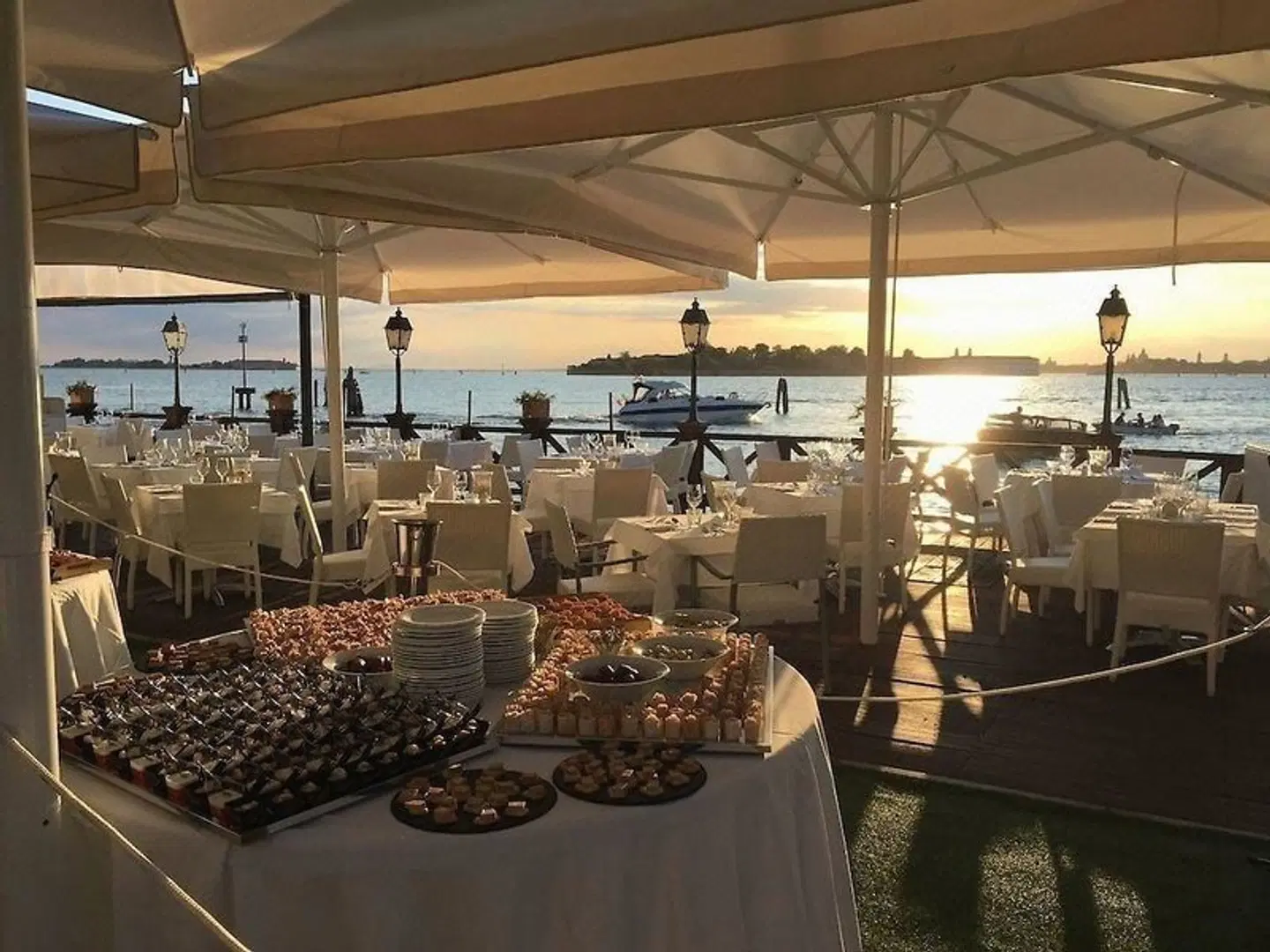 Villa Laguna Restaurant