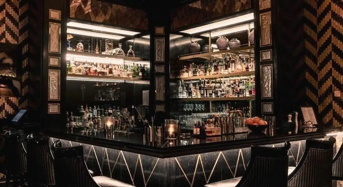 Schlosshotel Berlin by Patrick Hellmann Bar