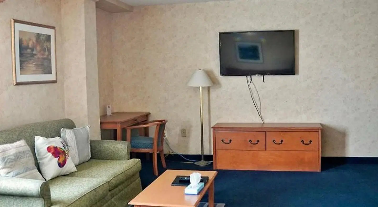 The Glengate Hotel & Suites ROOM_EXAMPLE