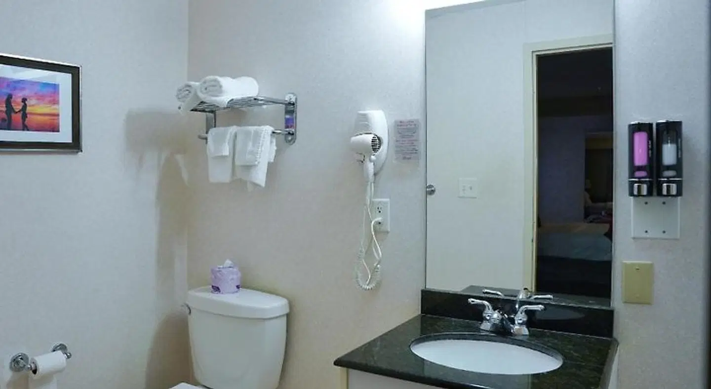 The Glengate Hotel & Suites Badezimmer