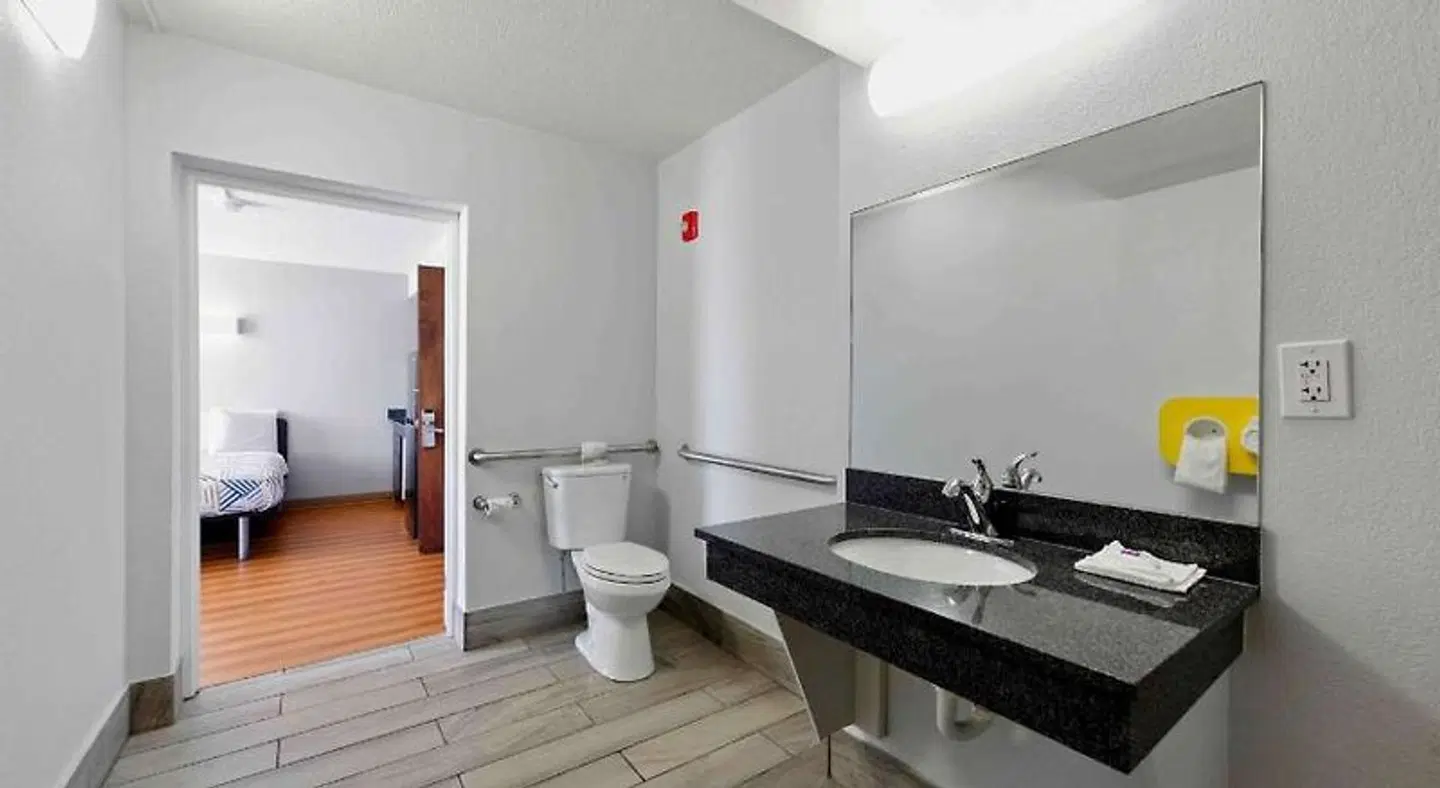 Motel 6 Atlanta, GA - Virginia Ave HEALTH_BEAUTY