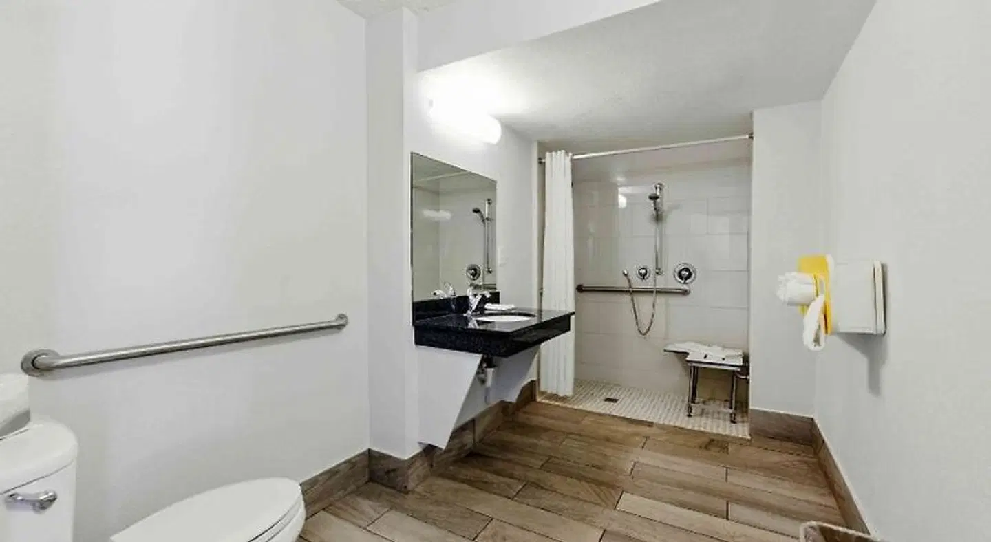 Motel 6 Atlanta, GA - Virginia Ave Badezimmer