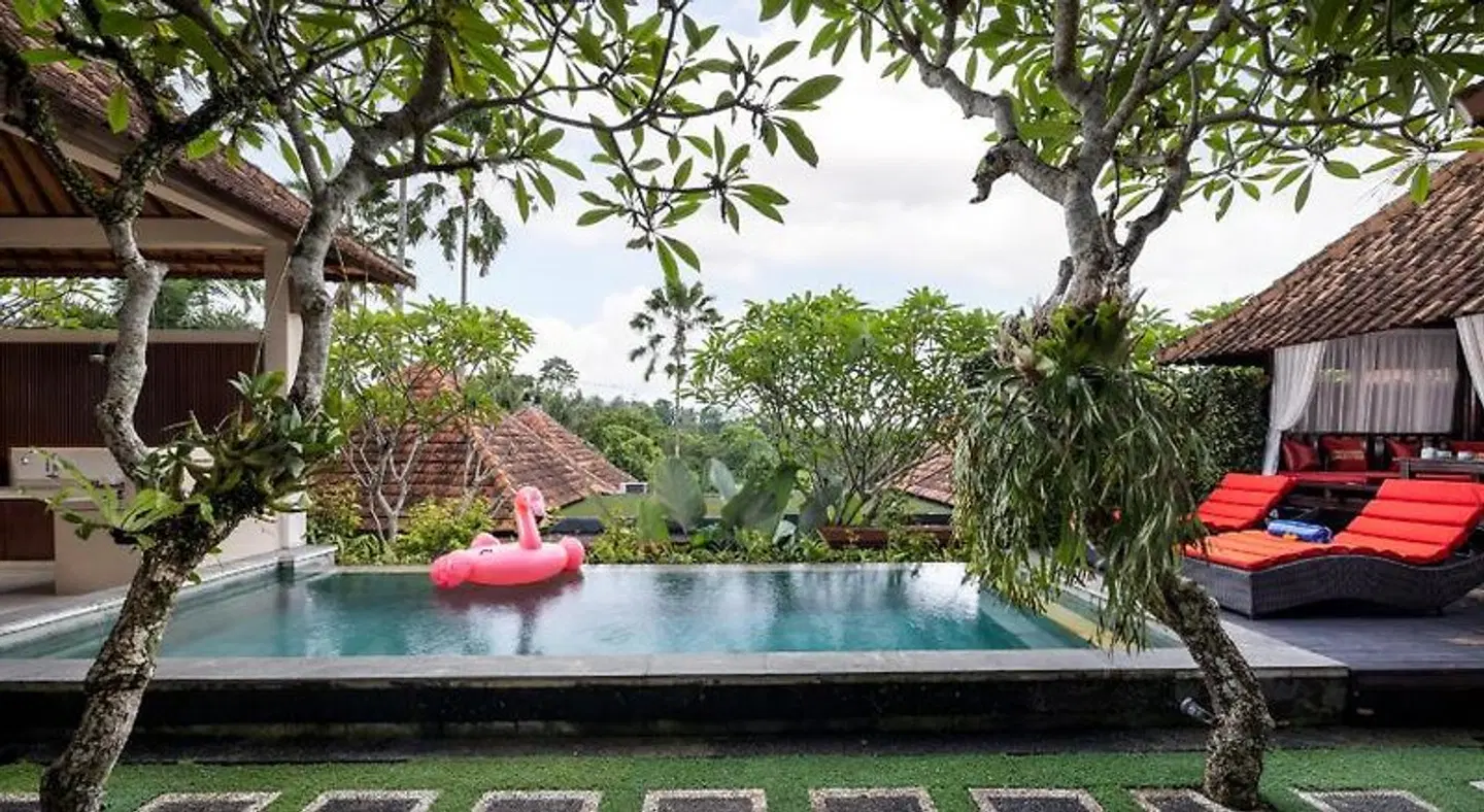 Griya Shanti Villas & Spa OUTDOOR_POOL