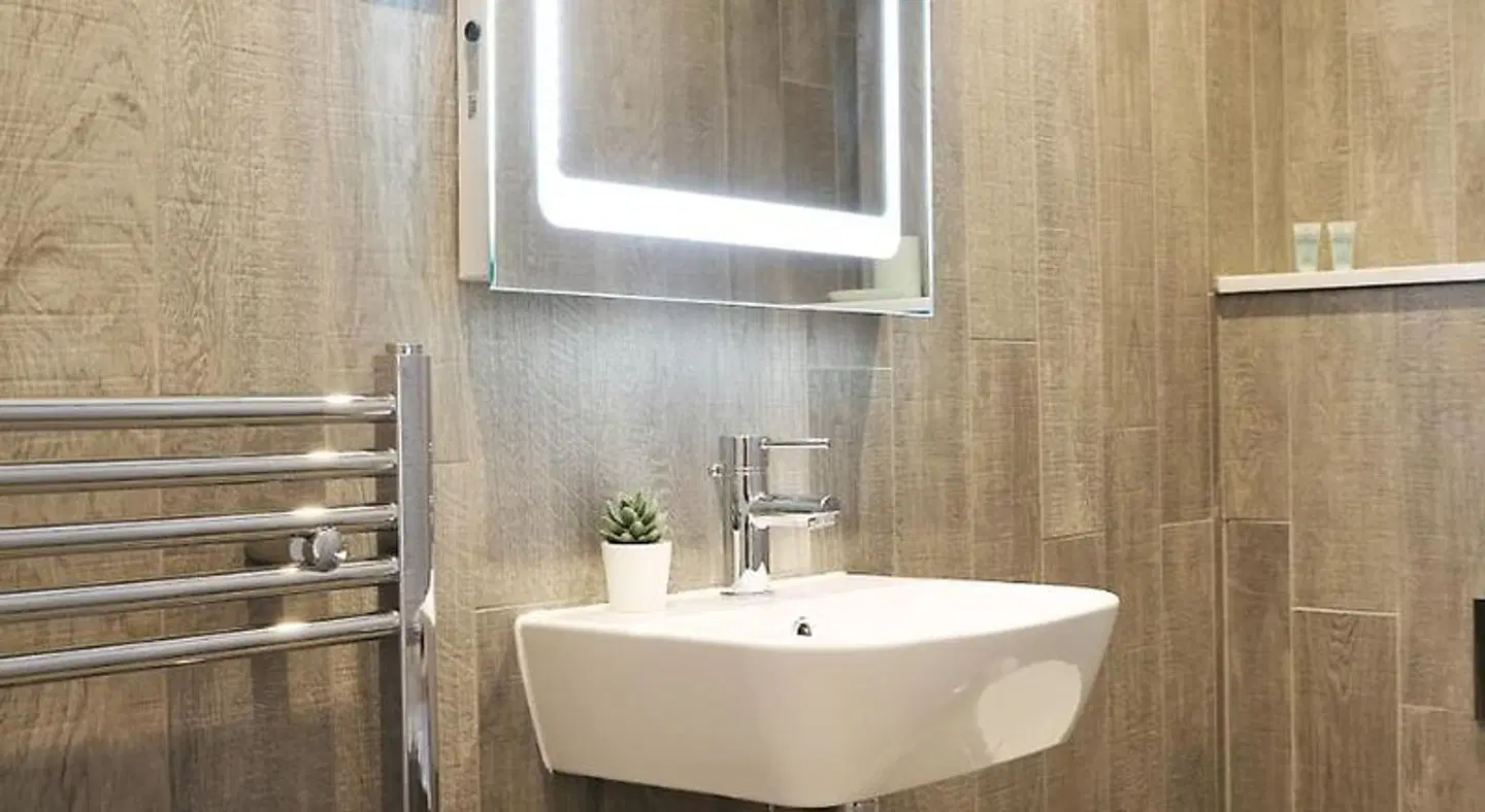 Cairn Hotel Edinburgh Badezimmer