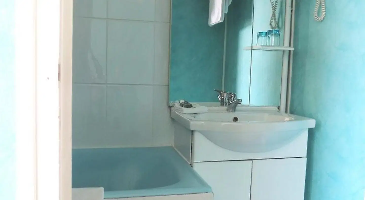 Au Petit Béarn Badezimmer