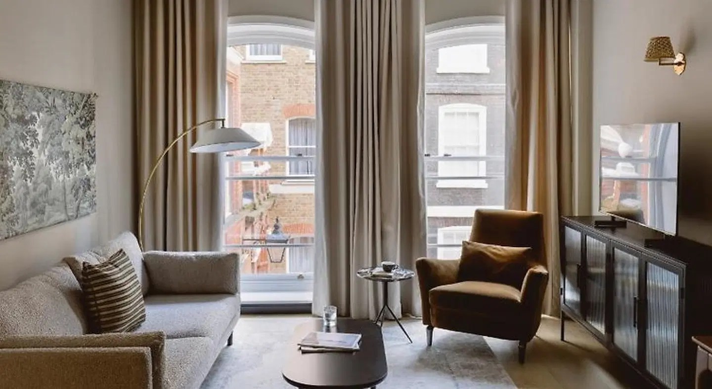 The Kings Wardrobe by BridgeStreet ROOM_EXAMPLE