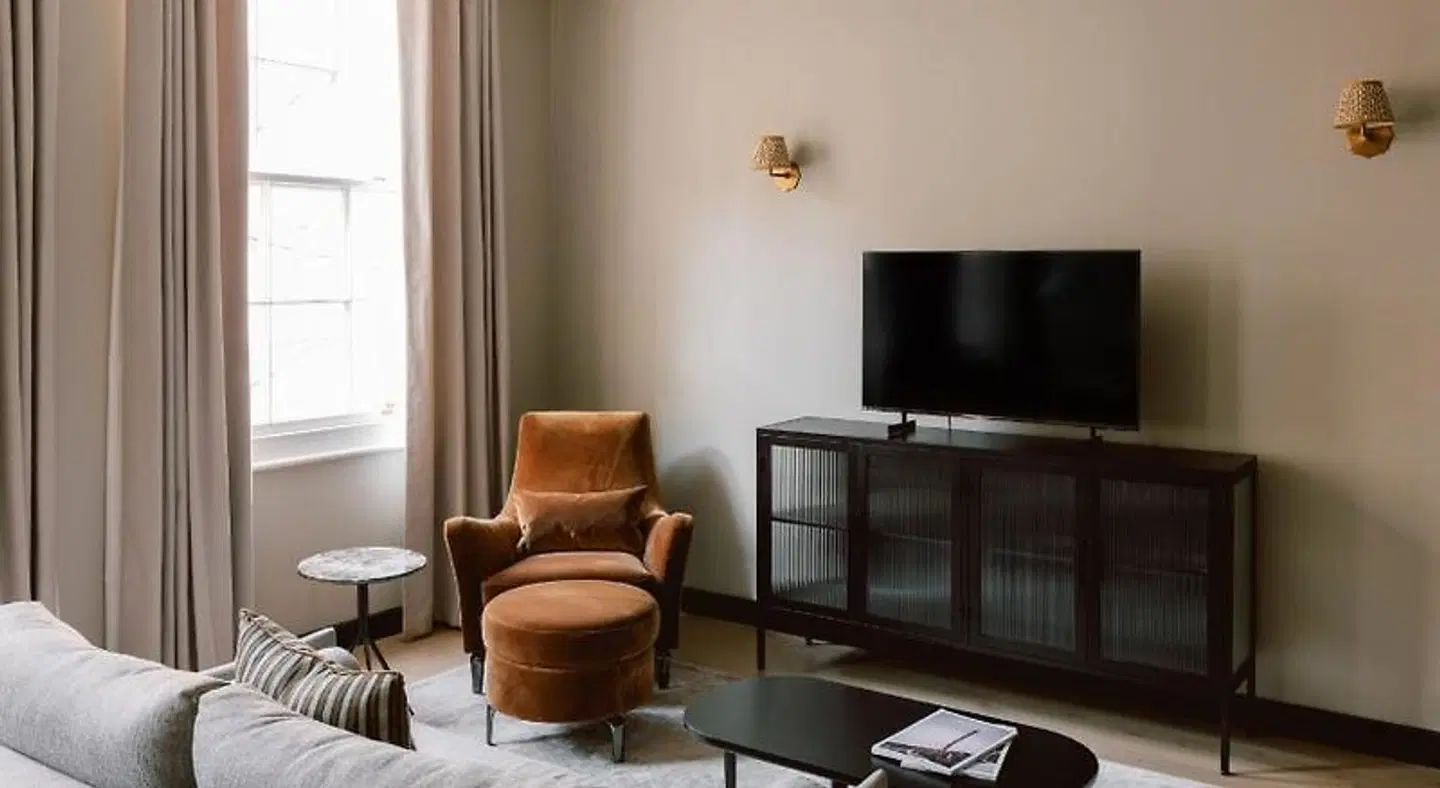 The Kings Wardrobe by BridgeStreet ROOM_EXAMPLE