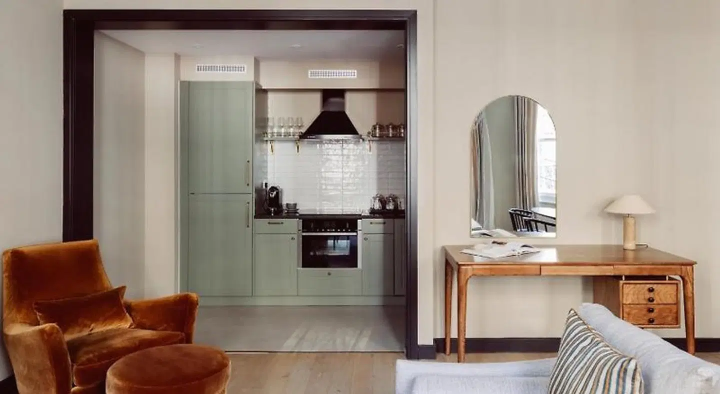 The Kings Wardrobe by BridgeStreet ROOM_EXAMPLE