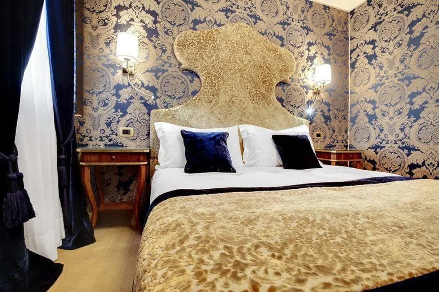 Casanova ROOM_EXAMPLE