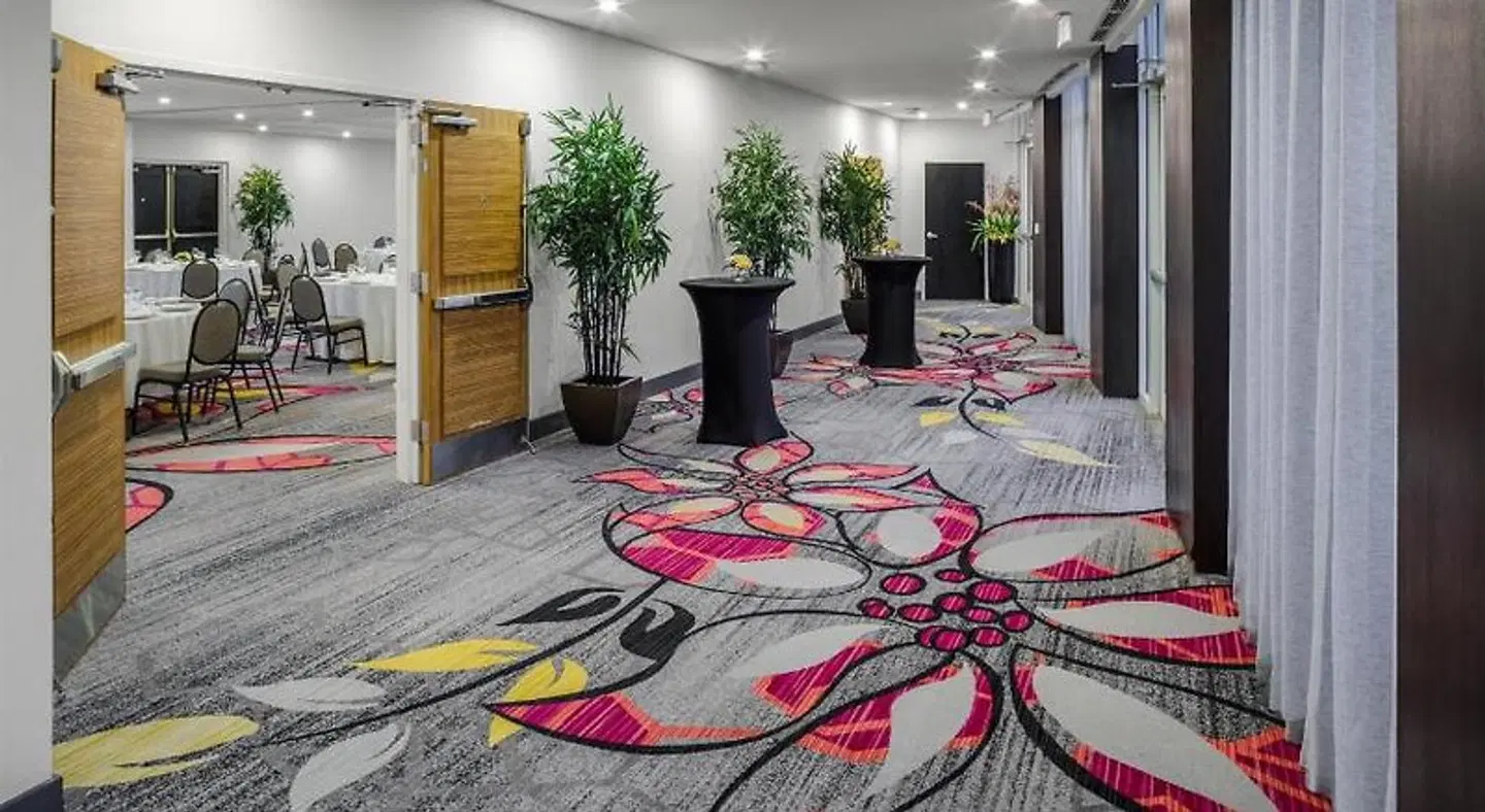 Holiday Inn Sarasota-Airport by IHG LOUNGE_LOBBY