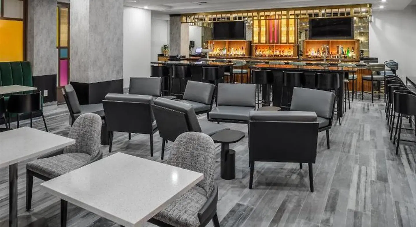Holiday Inn Sarasota-Airport by IHG LOUNGE_LOBBY