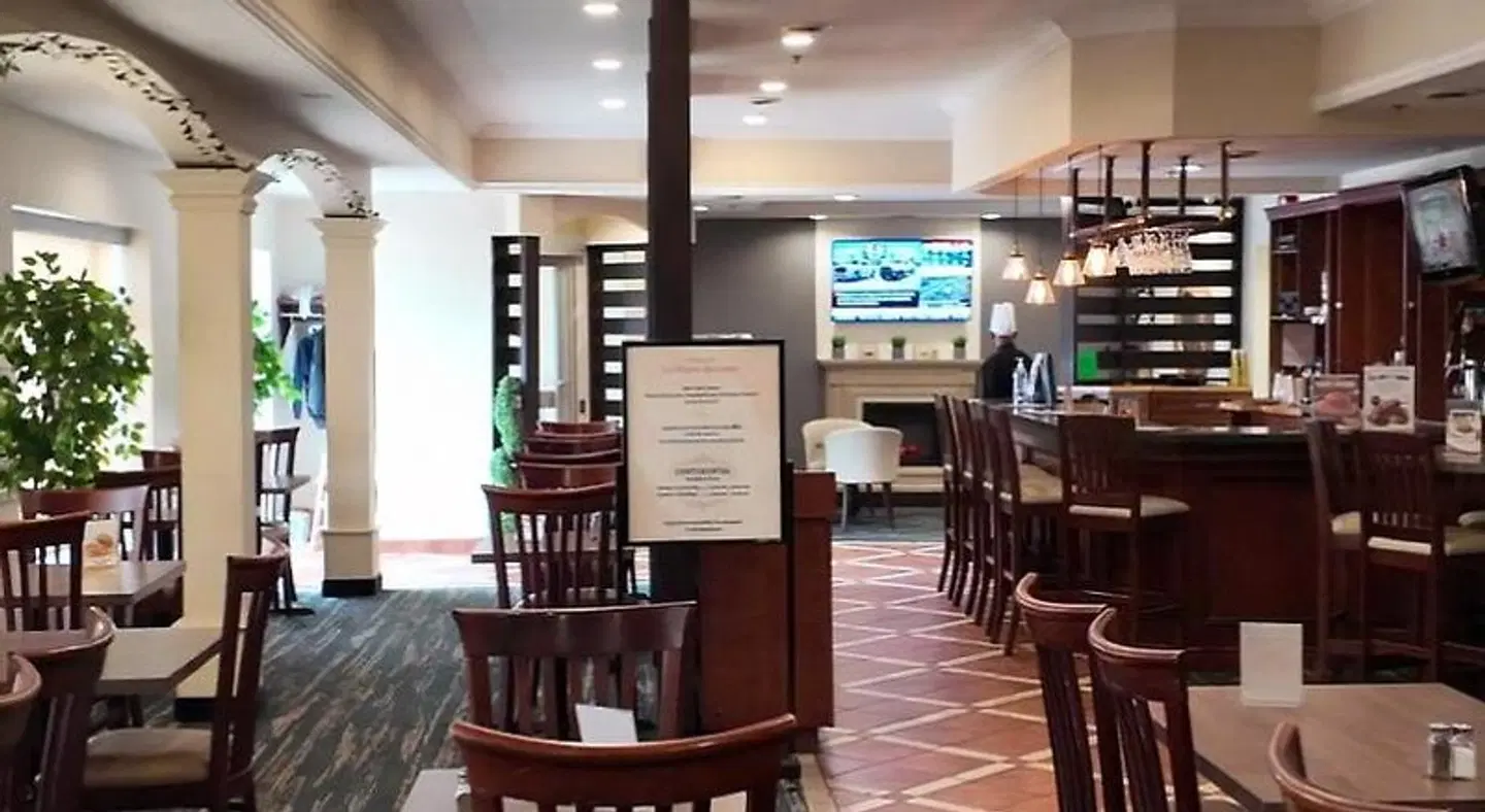 Monte Carlo Inn Brampton Bar